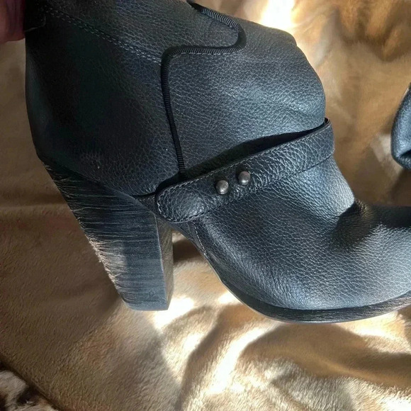 Knee-high high heeled, Sam Edelman, leather boot in charcoal gray - Picture 3 of 5